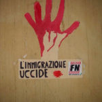 Le slogan de Forza Nuova « Immigration kills » (L’immigration tue) 