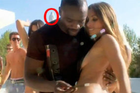 Akon dans son vidéo "Sexy Chick"