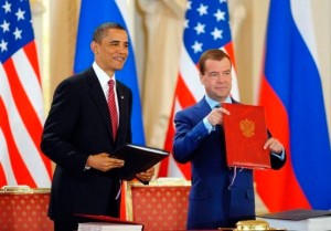 Barack Obama Dmitri Medvedev lors de la signature du traité START jeudi le 8 avril, 2010