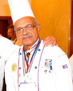 La vie de Gilberto Smith a été entourée de personnages célèbres : il fut le chef cuisinier de Meyer Lansky, mais aussi de Fidel Castro. Gilberto Smith Duquesne est mort le 9 avril 2010.
