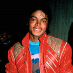 Le 1er décembre 1982, Michael Jackson sort Thriller, qui remporte un succès immédiat en se vendant à un million d'exemplaires en un mois et dix millions sur un an.