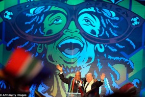 Le président sud-africain Jacob Zuma (à gauche) et président de la FIFA Sepp Blatter