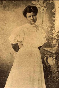 Tout au long de sa carrière, Madame C.J. Walker a continué de donner de l'argent à le NAACP, le YMCA et des écoles noires, des organisations, des individus, des orphelinats et des maisons de retraite