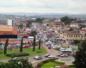 La ville d'Accra dispose de nombreux marchés dont les plus importants sont ceux de Makola I et Makola II (Agbogbloshie), Kaneshie et dans une moindre mesure Nima et Dansoman. Accra possède une bourse.