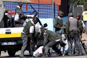 Des manifestants qui dénoncent le prix du pain et du carburant sont arrêtés à Maputo au Mozambique
