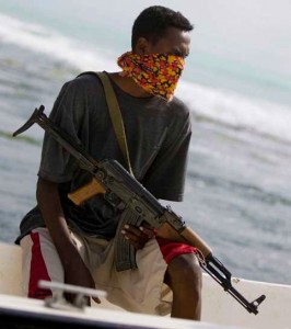 Les pirates sont initialement généralement issus de l’ancienne marine ou des gardes-côtes somalienne ou sont souvent d'anciens pêcheurs et disposent d'un armement individuel relativement puissant (fusil d'assaut AK-47 et RPG-7 le plus souvent)