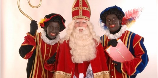 En Belgique et aux Pays-Bas, Zwarte Piet est traditionnellement un esclave de peau noire portant des habits colorés. Il enlève les enfants qui n'ont pas été sages et les met dans un sac... pour les emmener en Espagne.