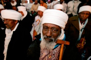 Les juifs éthiopiens ont une origine mal définie. Ils ont vécu pendant des siècles dans le Nord de l’Éthiopie, en particulier les provinces du Gondar et du Tigré. Après avoir bénéficié de petits États indépendants jusqu’au XVIIe siècle, ils ont été conquis par l'empire d'Éthiopie, et sont devenus une minorité marginalisée, à laquelle il était interdit de posséder des terres et qui était accusée d’avoir le « mauvais oeil ».
