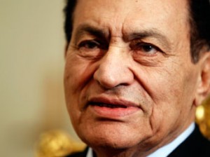 Mohammed Hosni Moubarak est né le 4 mai 1928. Après l'assassinat du président de la République Anouar el-Sadate, en octobre 1981, Hosni Moubarak lui succède au poste de chef du gouvernement et se présente à la présidence de la République, élection qu'il remporte le 14 octobre 1981