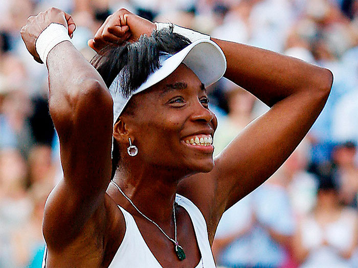 Numéro un mondiale pour la première fois le 25 février 2002, et première afro-américaine de l'histoire à atteindre ce rang, Venus Williams a remporté quarante trois titres en simple ainsi que vingt-et-un tournois du Grand Chelem : sept en simple, douze en double dames avec sa sœur Serena Williams et deux en double mixte. Elle a par ailleurs remporté trois médailles d'or olympiques, deux en double et une en simple.
