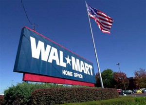 Le film-reportage américain, Wal-Mart, le géant de la distribution, de Rick Young et Hedrick Smith (2004) fait de Walmart un cas d'école sur les conséquences sociales et économiques de l'idéologie néolibérale à l'échelle d'un pays (les États-Unis) tout entier. Il montre notamment comment la majorité des fournisseurs de Walmart ont dû délocaliser leur production en Chine afin de respecter le cahier des charges exigé par Walmart.