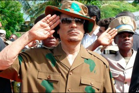 L’impulsion qui donna naissance à l'Union Africaine a été donnée par le président libyen Mouammar Kadhafi en 1998. L’UA est née de la volonté de relancer le processus d’intégration politique, qui apparaît indispensable aux yeux des dirigeants africains pour la croissance économique du continent