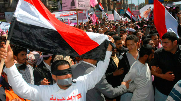 La situation des droits de l'Homme au Yémen a été examinée par le Conseil des droits de l'homme des Nations unies pour la première fois entre mai et septembre 2009 lors de l'examen périodique universel (EPU). Le Yémen a accepté d'appliquer plus de cent recommandations des membres du Conseil. Tout en promettant de réaliser des progrès en mettant sur pied une commission nationale des droits de l'homme et en légiférant sur l'âge minimum du mariage, il a fermement rejeté l'abolition de la peine de mort. En 2009, des condamnations des peines de flagellation ont été appliquées. Le prochain EPU du Yémen est prévu en 2013.