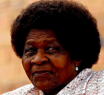 En 2004 Albertina Sisulu est voté 57e des plus grandes personnalités d'Afrique du Sud de tout les temps