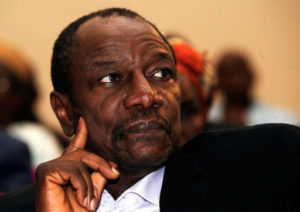 Alpha Condé, né le 4 mars 1938 à Boké (Basse-Guinée), En 1970, il est victime du régime du président Sékou Touré, qui le condamne à mort par contumace1, et contraint, comme bon nombre de ses compatriotes intellectuels, de rester en exil hors de son pays. De retour à Conakry le 17 mai 1991, chef du Rassemblement du peuple de Guinée (RPG), il est emprisonné pendant plusieurs mois. Il devient président de la République de Guinée le 21 décembre 2010, à la suite du premier scrutin libre depuis l'indépendance.