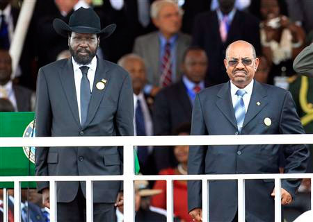 Salva Kiir (gauche) premier président de la République du Sud-Soudan et Omar el-Béchir (droite) chef de l'État du Soudan de 1989 à 1993 et président de la République du Soudan depuis 1993