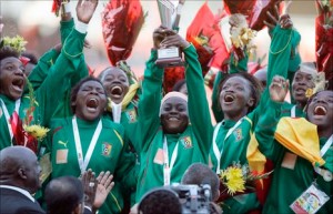 Les femmes camerounaises remportent l'Or aux Jeux Africains 2011. Malgré tout, de nos jours, le football féminin est encore très loin de posséder le même statut que son homologue masculin.