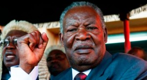 Ancien gouverneur de Lusaka dans les années 1990 et membre du parti au pouvoir (le MMD)2, Michael Sata quitte ce dernier pour rentrer dans l'opposition et y fonder le Front patriotique (PF). C'est sous la bannière de celui-ci qu'il se présentera à quatre reprises à l'élection présidentielle, remportant la magistrature suprême en 2011.