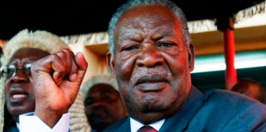 Ancien gouverneur de Lusaka dans les années 1990 et membre du parti au pouvoir (le MMD)2, Michael Sata quitte ce dernier pour rentrer dans l'opposition et y fonder le Front patriotique (PF). C'est sous la bannière de celui-ci qu'il se présentera à quatre reprises à l'élection présidentielle, remportant la magistrature suprême en 2011.