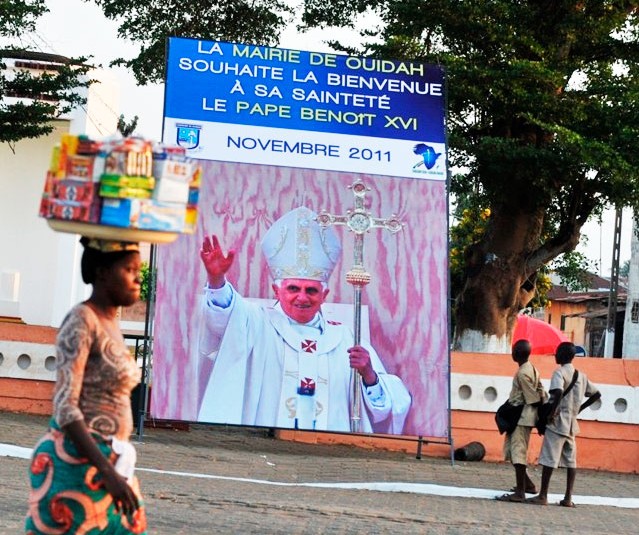 Le 17 mars 2009, dans l'avion qui l'amène en Afrique, Benoît XVI déclare : « Je dirais qu’on ne peut pas vaincre ce problème du sida uniquement avec de l’argent, qui est nécessaire. S’il n’y a pas l’âme, si les Africains ne s’aident pas, on ne peut le résoudre en distribuant des préservatifs. Au contraire, ils augmentent le problème. »