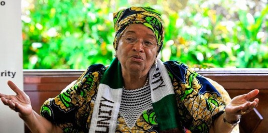 En 2006, le Magazine Forbes nommait Mme Sirleaf 51e femme plus puissante au monde. En 2010, Newsweek la classait parmi les dix meilleure chef d’État au monde, tandis que Time la compte parmi les dix premiers leaders féminins.