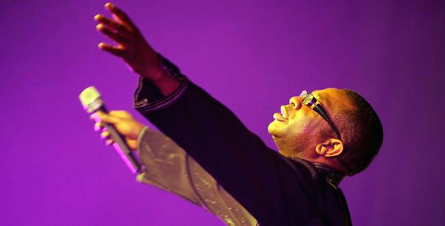 Chanteur engagé, Youssou N'Dour a organisé en 1985 un concert pour la libération de Nelson Mandela au Stade de l'Amitié de Dakar. Il a également organisé plusieurs concerts au profit de l'organisation humanitaire Amnesty International.