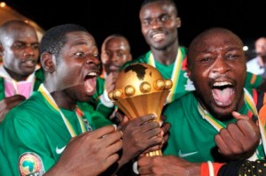 L'équipe de Zambie de football a terminée 1re de son groupe devant la Guinée-Équatoriale, la Libye et le Sénégal. Lors des 3 matchs du groupe A, la Zambie a fait 2 victoires et 1 nul. Ils ont battu le Sénégal lors du 1er match : 1-2, ensuite ils ont partagé les points avec la Libye 2-2, et pour finir ils ont battu la Guinée-Équatoriale 0-1. Lors des quarts de finale, ils ont éliminé le Soudan 3-0. Lors des demi-finales, la Zambie a créé l'exploit d'éliminer le Ghana 1-0. Ils ont battu en finale la Côte d'Ivoire pour gagner la CAN, aux tirs au but (8 tab 7). Au terme de cette 28ème édition de la coupe d'Afrique le capitaine Christopher Katongo termine meilleur joueur de la compétition ainsi que co-meilleur buteur avec Mayuka pour la Zambie.