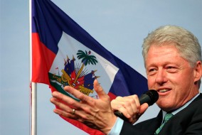 Bill Clinton visita Haïti pour la première fois en 1978, maintenant il est propulsé au rôle de proconsul du pays. Il c'est refait une vie politique en Haïti, après deux mandats consécutifs dans son pays. Il co-préside l'organisation pour la reconstruction d’Haïti, connue sur le nom de CICR gérant ainsi la destiné du pays.