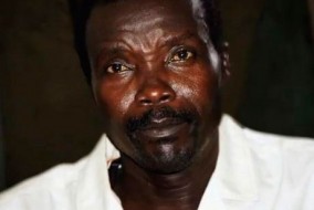 Joseph Kony, né en 1961 à Odek, dans le nord de l'Ouganda, est surnommé "Le messie sanglant" a pour principal but de renverser le président ougandais Yoweri Museveni, et d'installer un système théocratique fondé sur les principes de la Bible et des Dix Commandements.
