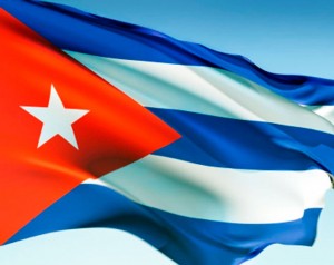 Le drapeau cubain est deux fois plus long que large. L'étoile blanche se nomme La Estrella Solitaria (« l'Étoile solitaire ») et s'identifie à la liberté chèrement acquise, le triangle est la représentation maçonnique de l'égalité et sa couleur rouge le sang versé lors des combats d'indépendance. Les bandes bleues représentent les ex-départements qui contrôlaient l'île et les blanches symbolisent la paix. Le drapeau cubain est adopté le 20 mai 1902, lorsque la République cubaine est instaurée, après que Cuba fut devenue indépendante de l'Espagne en 1898