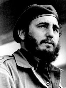 Fidel Castro, son frère le lieutenant Raúl Castro et le docteur Ernesto Guevara (dit « le Che ») ont donné à la révolution, officiellement nationaliste au départ, une orientation « marxiste-léniniste » au début des années 1960