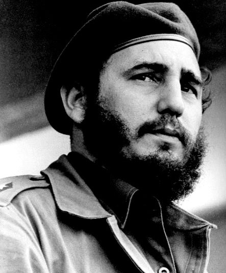 Fidel Castro, son frère le lieutenant Raúl Castro et le docteur Ernesto Guevara (dit « le Che ») ont donné à la révolution, officiellement nationaliste au départ, une orientation « marxiste-léniniste » au début des années 1960