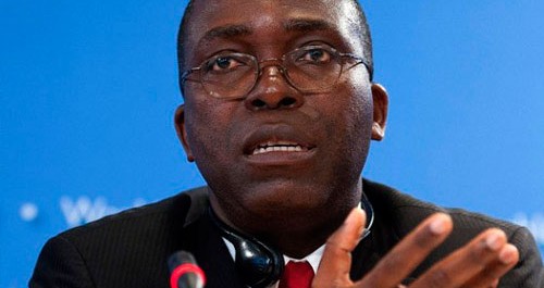 Augustin Matata Ponyo Mapon, né le 5 juin 1964 à Kindu, est un homme politique kino-congolais, spécialiste en politiques monétaires et budgétaires. Le 18 avril 2012, il est nommé Premier ministre de la République démocratique du Congo, et doit former un gouvernement