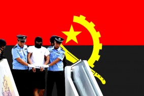 Des dizaines de milliers de Chinois vivent en Angola, et gèrent des entreprises aux intérêts chinois. Selon des sources chinoises, ils seraient environ 260.000 à vivre en Angola.