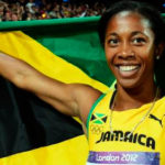Près d’une heure et demie avant la victoire d’Usain Bolt, Shelly-Ann Fraser-Pryce se dirigea vers la plus haute marche du podium dans le 100 mètres féminin pour la Jamaïque dans la nuit de samedi. Comme Bolt, elle a réussi l’exploit de conserver son titre qu’elle avait remporté à Pékin quatre ans plus tôt. 