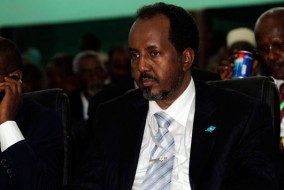 Professeur de technologie à l'université de Mogadiscio, Hassan Sheikh Mohamoud est élu président de la République le 10 septembre 2012 au 2e tour par le Parlement fédéral de transition réuni à Mogadiscio, obtenant 190 voix contre le président sortant Sharif Sheikh Ahmed qui en obtient 79.