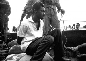 Le 30 juin 1960, lors de la cérémonie d'accession à l'indépendance du Congo, Patrice Émery Lumumba prononce un discours virulent dénonçant les abus de la politique coloniale belge depuis 1885. Le premier héros national est supprimé le 17 janvier 1961 à l’âge de 35 ans.