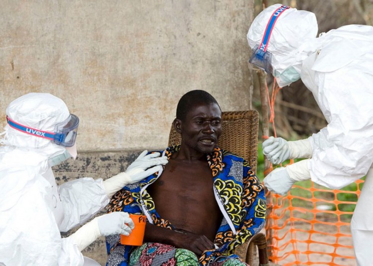 Les cas d'Ebola sont généralement éloignés, rares et imprévisibles, certains scientifiques voient l'épidémie actuelle du virus Ebola en Guinée comme une occasion de tester des vaccins potentiels ou des médicaments.