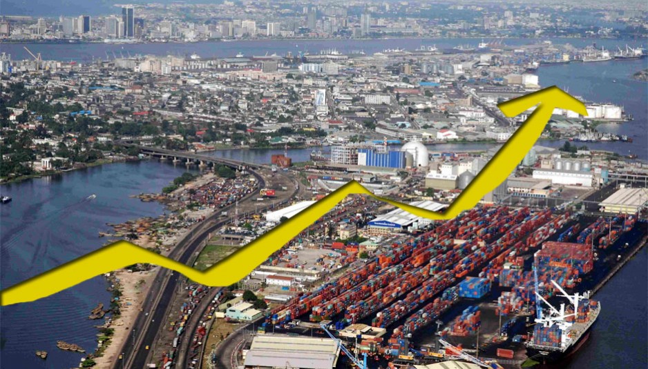 L'économie de Lagos, la plus grande ville du Nigeria, est en pleine expansion depuis plusieurs années. C'est la plaque tournante du commerce international du pays, particulièrement en ce qui a trait à l'industrie du pétrole. Son port est le premier du pays et un des principaux ports d'Afrique.