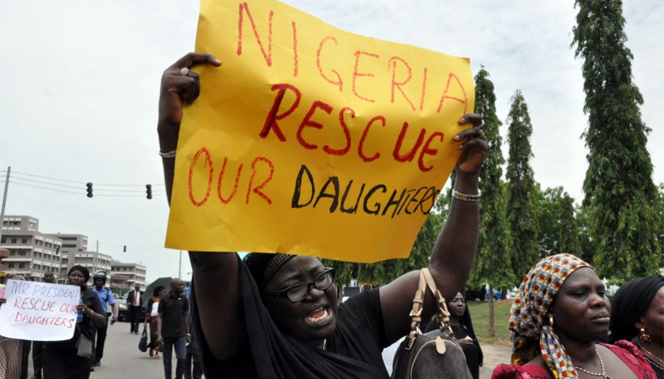 Le président nigérian Goodluck Jonathan a mis sur pied un comité présidentiel afin de se rendre dans l'État de Borno pour établir une stratégie pour la libération des filles de pair avec la communauté locale.