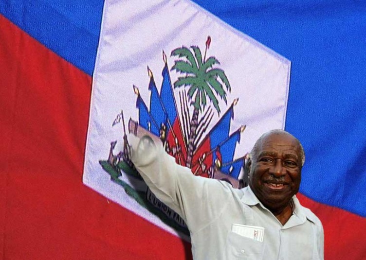 Fils d'enseignants, Leslie Manigat est issu de l'élite progressiste du Nord d'Haïti. Il a suivi des études universitaires à la Sorbonne où il obtint un doctorat en philosophie.
