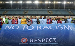 Racisme, intolérance, discrimination, trois phénomènes négatifs qui gangrènent le monde du football, sur le terrain et en dehors. Depuis dix ans maintenant, l'UEFA travaille main dans la main avec le réseau Football Against Racism in Europe (FARE) afin de se débarrasser de ces nuisances.