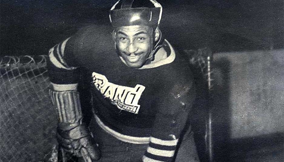 En tant qu’homme noir à évoluer au hockey dans les années 1940 et 1950, Herbert Carnegie a enduré sa part de racisme