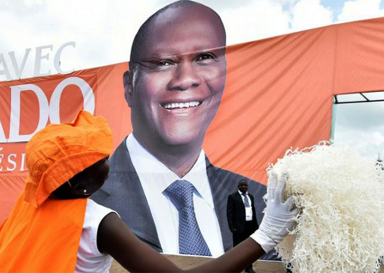 Quoique les moyens du Président sortant furent disproportionnés face à ses adversaires qui eux ont réclamé un boycott du scrutin, le taux de participation des Ivoiriens aux présidentielles de 2015 est estimé à environ 55%.