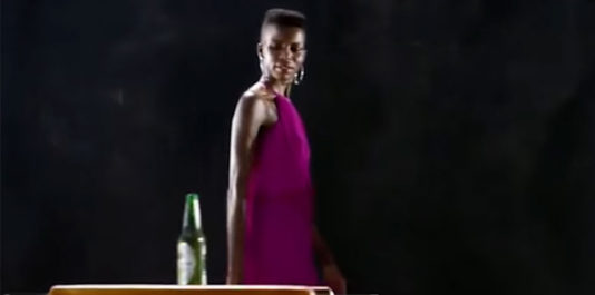 Écran de l'annonce publicitaire de Heineken : « Sometimes lighter is better ».