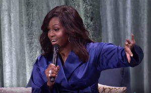 Dans le cadre de la tournée mondiale, organisée à l’occasion de la sortie de son livre « Becoming », « Devenir, en français», Michelle Obama, a donné une conférence au Centre Bell, à Montréal, ce vendredi 3 mai 2019. 